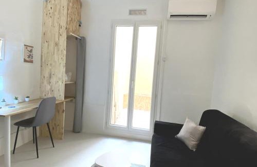 Gambetta Apartment | Studio "Les Cactus" avec Terrasse à 5 min à pied de la Plage