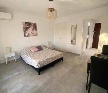 Greoux-les-Bains Apartment | Studio les fontaines