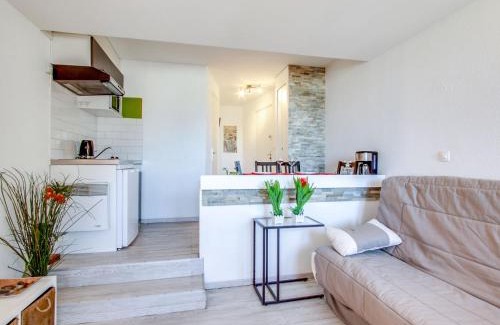 Deauville Apartment | Studio Les Marinas-9 by Interhome