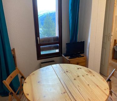 Pra Loup Apartment | Studio Les Marmottes Bleues PRALOUP 1500
