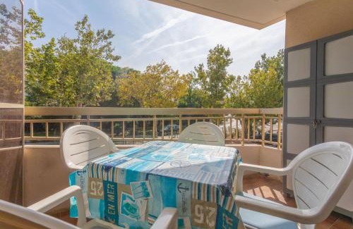 Sainte-Maxime City Centre Apartment | Studio Les Parfums de Mimosas