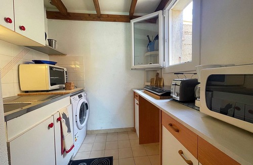 Les Ayguades Apartment | Studio Loft with Terrace, Steps from Beach - Gruissan