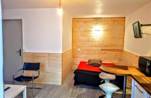 1st Arrondissement Apartment | Studio Longchamp