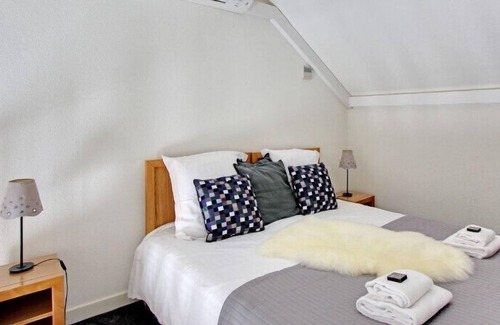 Les Lilas Apartment | Studio Mezzanine for family of 4 in Les Lilas District