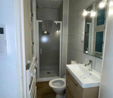 Bagneres-de-Bigorre Apartment | Studio N 2 avec patio en plein cœur de la ville