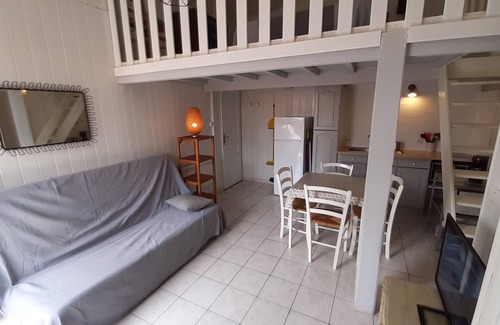 Valras-Plage Apartment | Studio n ° 2 with terrace, 4 people.