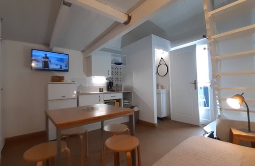 Valras-Plage Apartment | Studio n ° 3 with terrace for 4 people.