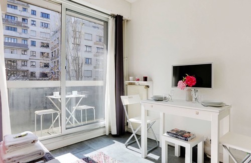 19th Arrondissement Apartment | Studio near Bassin de la Villette - Mobility lease