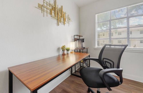 Highlands - Perkins Apartment | Studio Near Downtown - King Bed - Walk to Tiger Stadium