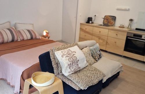 Le Palais Apartment | Studio neuf avec terrasse et jardin au cœur de Le Palais - FR-1-418-260