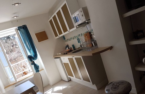 Vauvenargues Apartment | Studio of 30 m² facing the Picasso castle