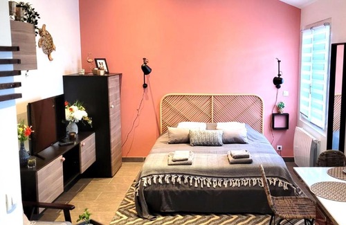 Vemars Apartment | studio Orange - Parc Astérix - Mer de Sable - Villepinte - Aéroport CDG