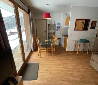 Orelle Apartment | Studio Orelle 3 Vallées - Spa & Piscine - Apt 006