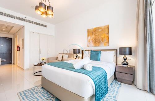 Jumeirah Village Apartment | Studio Overlooking the Pool, Close to Parks, Grocery Stores, and Circle Mall, Damac Ghalia, JVC by Deluxe Holiday Homes