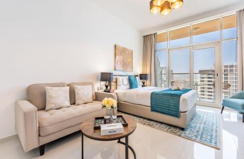 Jumeirah Village Apartment | Studio Overlooking the Pool, Close to Parks, Grocery Stores, and Circle Mall, Damac Ghalia, JVC by Deluxe Holiday Homes