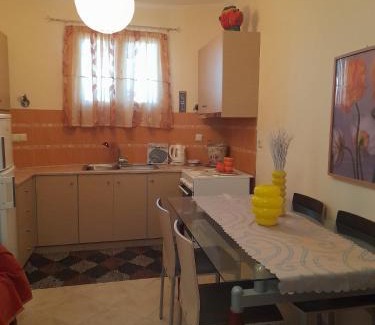 Astros Apartment | Studio Persa