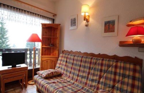 Les Carroz-d'Araches Apartment | Studio pour 4 personnes avec balcon et équipements, au pied des pistes et à 550m du village - FR-1-572-157
