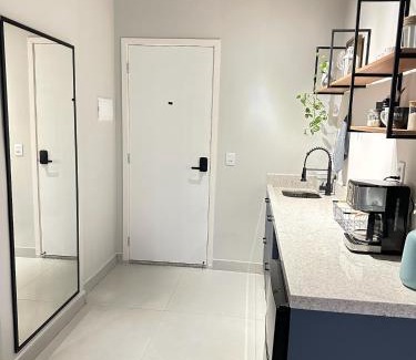 Lago Norte Apartment | Studio Premium - Perto de Tudo - Vista Livre - Estacionamento privativo e Portaria 24h - Wi-Fi 600mbps