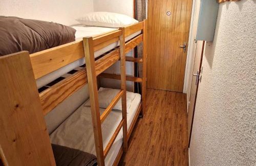 Valfrejus Apartment | Studio rénové 2-3 personnes à Valfréjus, balcon et vue piste - FR-1-265-229