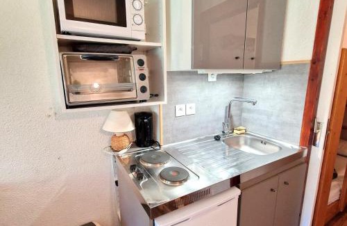 Valfrejus Apartment | Studio rénové 2-3 personnes à Valfréjus, balcon et vue piste - FR-1-265-229