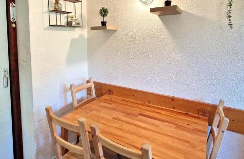 Valfrejus Apartment | Studio rénové 2-3 personnes à Valfréjus, balcon et vue piste - FR-1-265-229