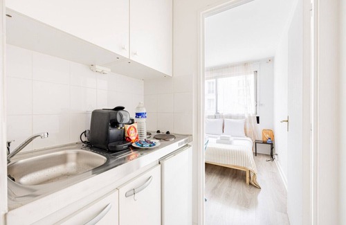Quartier de la Folie-Mericourt Apartment | Studio Rénové 2 Pers République Bastille Paris 11