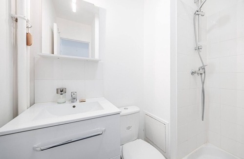 Quartier de la Folie-Mericourt Apartment | Studio Rénové 2 Pers République Bastille Paris 11