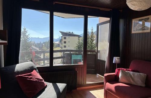 Montgenevre Apartment | Studio rénové au centre de Montgenèvre, balcon, parking, idéal 2 pers, proche pistes - FR-1-330D-84