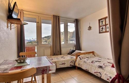 Plagne Centre Apartment | Studio rénové au pied des pistes avec balcon, idéal pour 2 personnes - FR-1-455-117