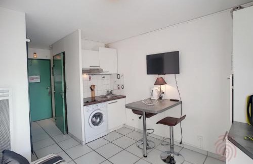 Lamalou-les-Bains Apartment | Studio rénové avec balcon, animaux acceptés, wifi, à 650m des Thermes - FR-1-451-92