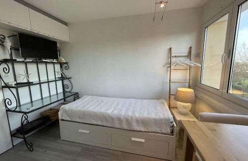 Saint-Jean-de-Monts Apartment | Studio rénové 2 pers avec parking, wifi, proche plage - FR-1-224C-28