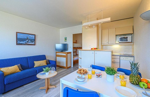 Carnac Apartment | Studio Résidence Bleue Océane by Interhome