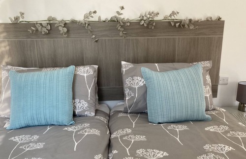 Dronfield Apartment | Studio Retreat at the gateway to the Peak District