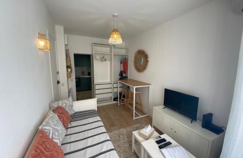 Les Sablettes Apartment | Studio ROMY les pieds dans l'eau 10 m de la mer