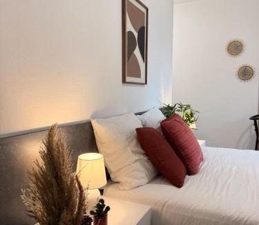 Meaux Apartment | Studio Rosa - Disney - Meaux City Center - Paris
