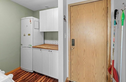 Big White Ski Resort Apartment | Studio Shred | Hot Tub & Ski In/Ski Out