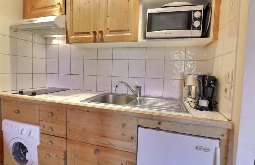 Meribel-Mottaret Apartment | Studio skis aux pieds, bien équipé avec Wi-Fi – Les Allues - FR-1-182-42