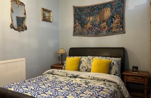 Macclesfield Apartment | Studio - Sleeps 2 - Pets - Terrace - Parking