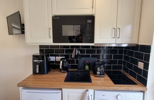 Dawros Apartment | Studio | Sleeps 3 | Mountain Views - 5 Mins from Kenmare town.