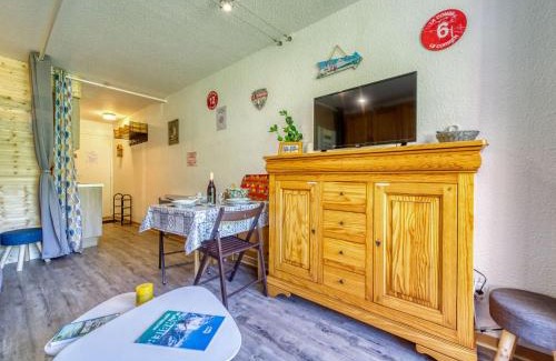 Le Corbier Apartment | Studio Soyouz Vanguard-97 by Interhome