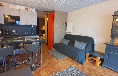 La Chapelle-d'Abondance Apartment | Studio spacieux près des pistes de ski avec balcon et parking - FR-1-692-111