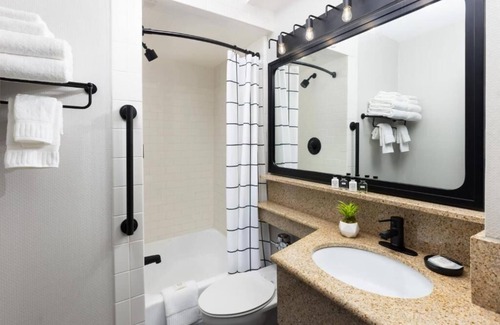 Brookline Hotel | Studio Suite at Arcadian Hotel! Close to The Museum of Fine Arts, Boston
