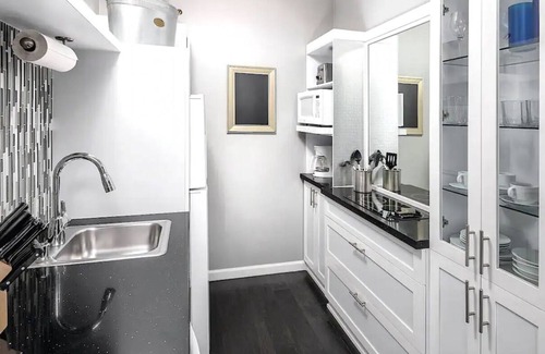Park West Resort | Studio Suite near San Diego's Historic Balboa Park