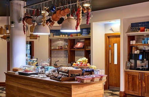 The Docks Apartment | Studio Suite with Free Wi-Fi | Complimentary Breakfast + Fitness Centre On-Site