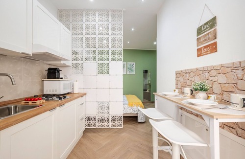 Corso dei Mille - Sant'Erasmo Apartment | Studio 'Verde Incanto' with Wi-Fi and Air Conditioning