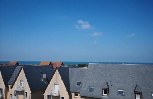 Courseulles-sur-Mer Apartment | Studio vue mer 180° à 200 m de la plage en Normandie +parking