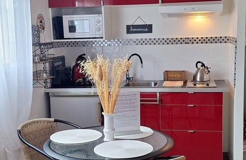 Villeneuve-les-Beziers Apartment | Studio with private patio