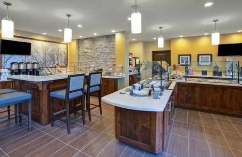 Benton Harbor Condo | Studio w/Pool Access. Free Breakfast Buffet Everyday. Great Location!