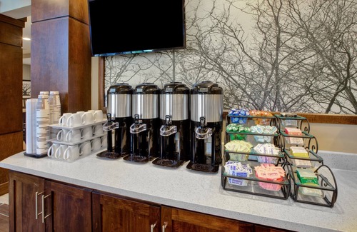 Benton Harbor Condo | Studio w/Pool Access. Free Breakfast Buffet Everyday. Great Location!