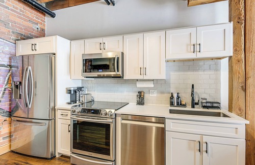 Nashville Apartment | Studio w/Pool Access: 2 Mi to Downtown Nashville!